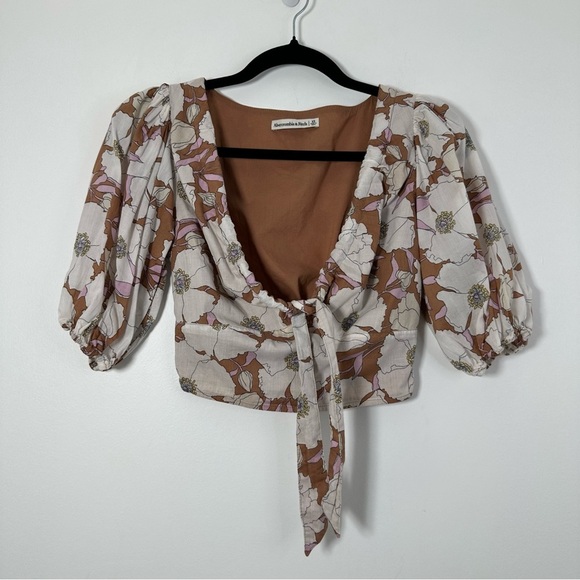 Abercrombie & Fitch Tops - Abercrombie & Fitch Cropped Cotton Floral Blouse Size XS